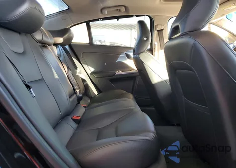 2017 Volvo S60 Premier z USA, uszkodzony, nr VIN LYV402HK9HB146561